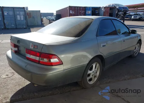2000 Lexus Es 300 from USA, damaged, VIN JT8BF28G9Y0259522